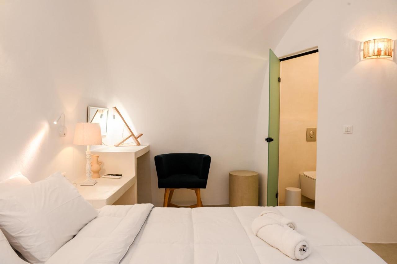 Three Bells Suites Firostefani Bagian luar foto