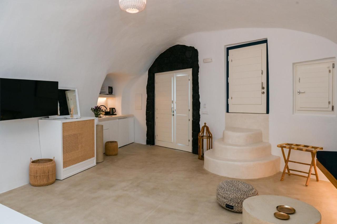 Three Bells Suites Firostefani Bagian luar foto