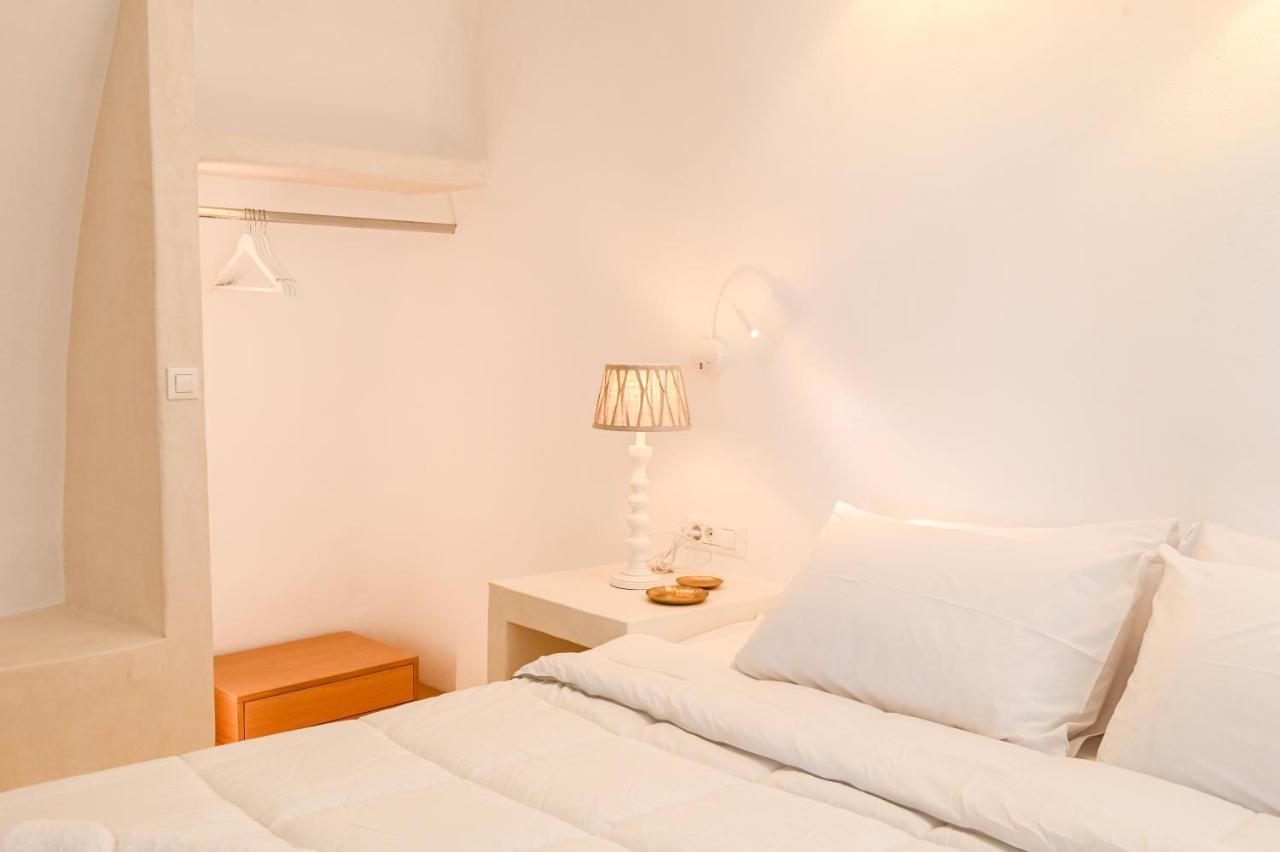 Three Bells Suites Firostefani Bagian luar foto