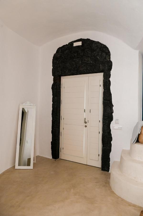 Three Bells Suites Firostefani Bagian luar foto