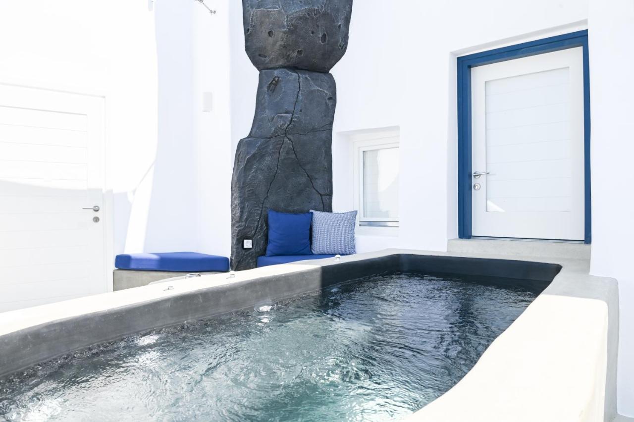 Three Bells Suites Firostefani Bagian luar foto