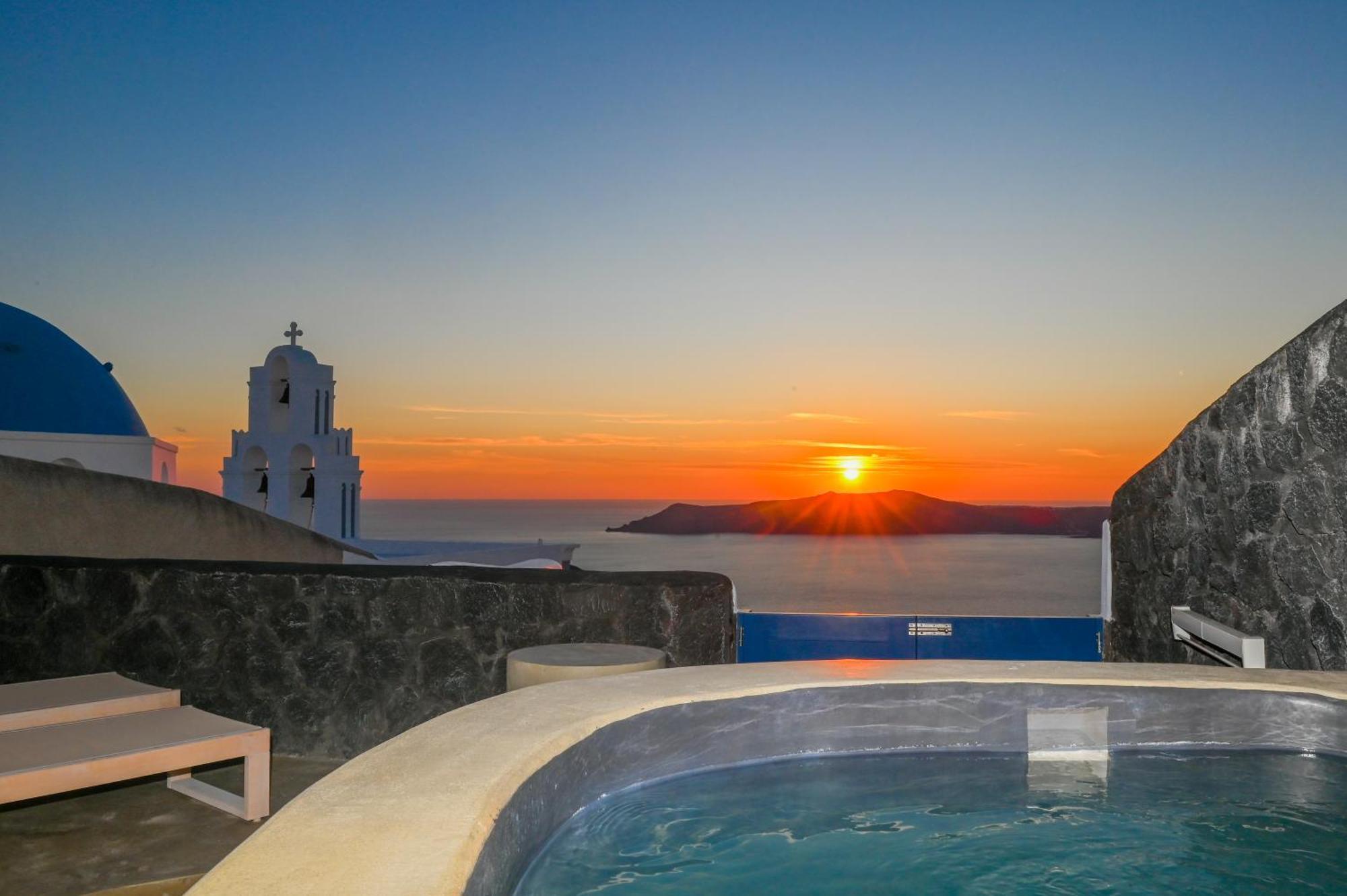 Three Bells Suites Firostefani Bagian luar foto