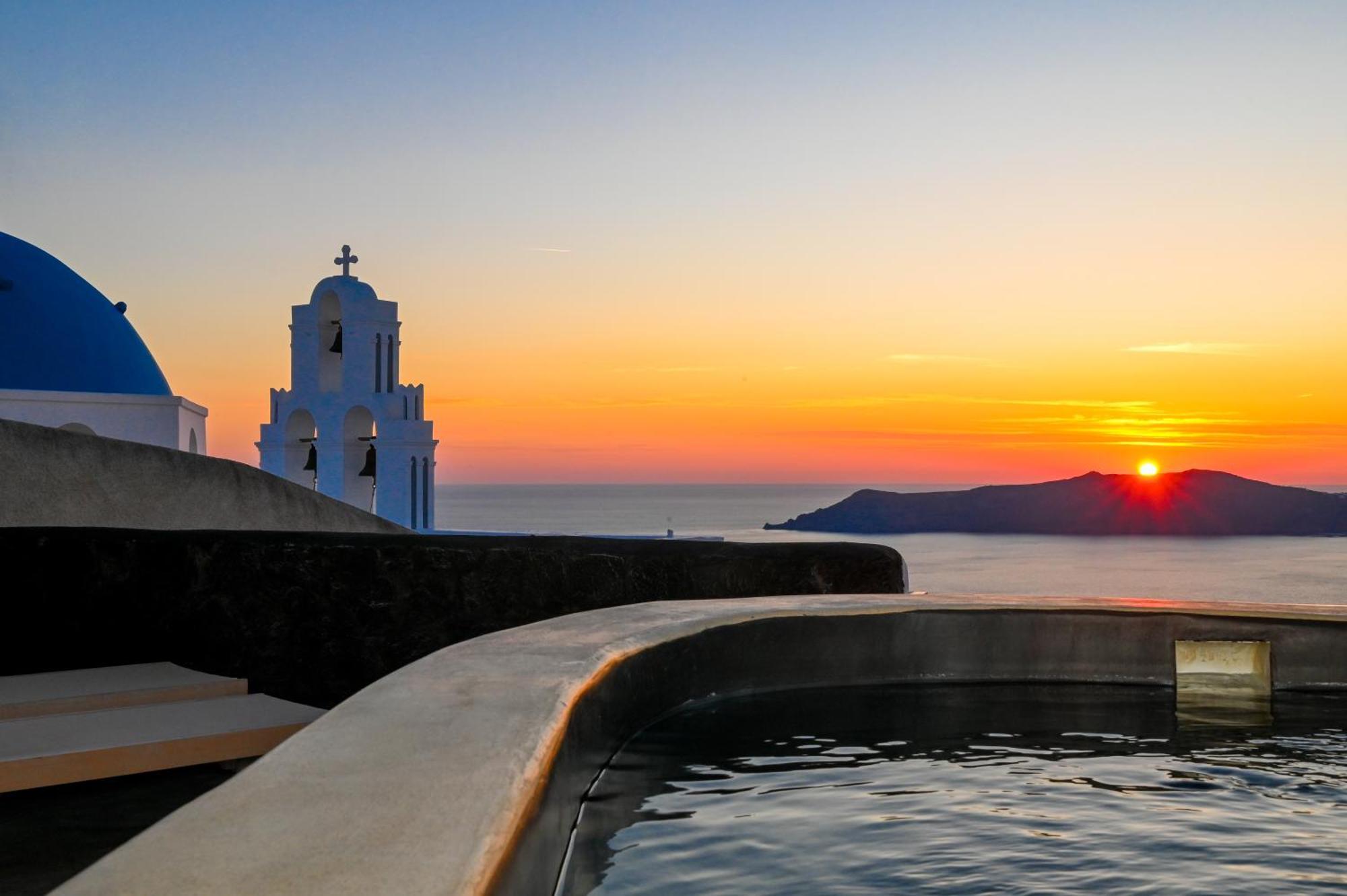 Three Bells Suites Firostefani Bagian luar foto